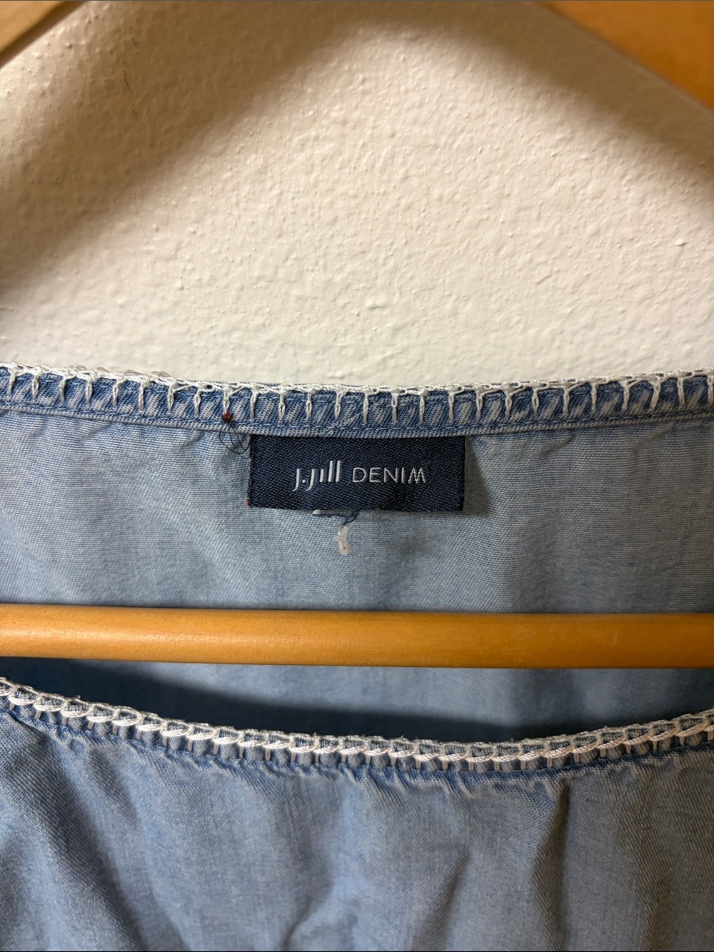 J. Jill Light Blue denim Blouse fits women’s size M - Picture 2 of 3